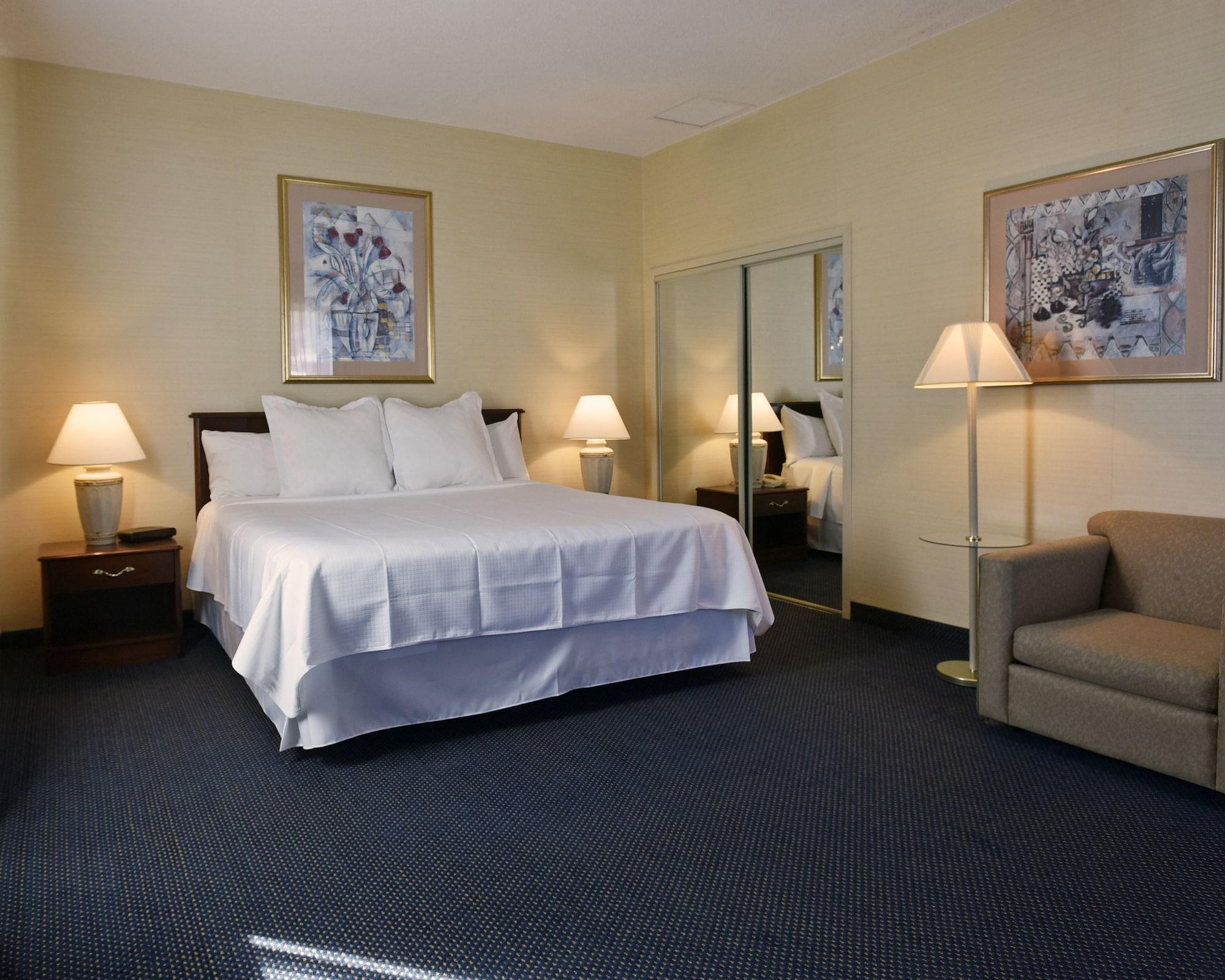 Maron Hotel & Suites Danbury Exterior photo