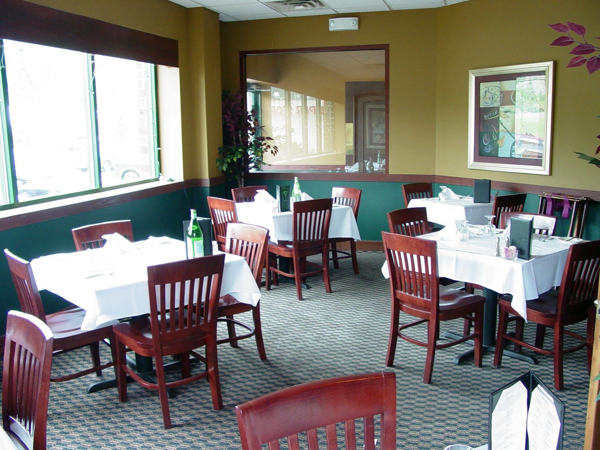 Maron Hotel & Suites Danbury Exterior photo