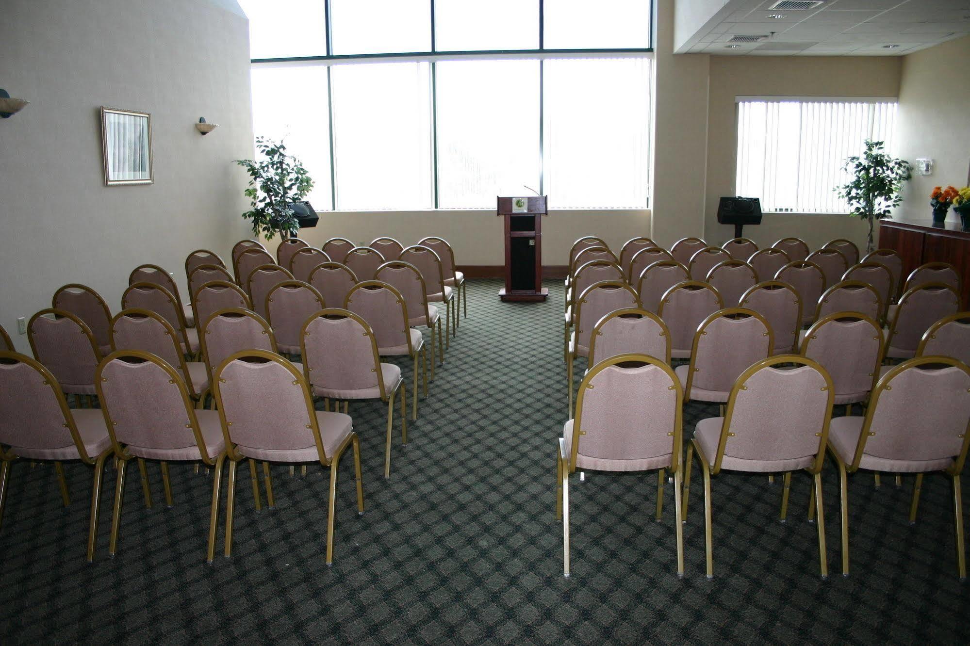 Maron Hotel & Suites Danbury Exterior photo